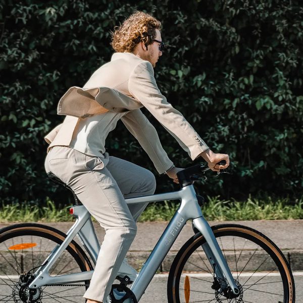 Air Ultra-Light Carbon Fiber E-Bike - Image 3