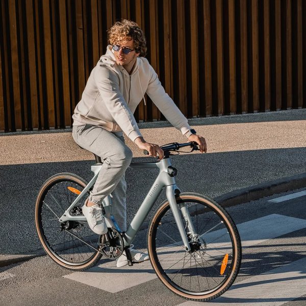 Air Ultra-Light Carbon Fiber E-Bike - Image 4